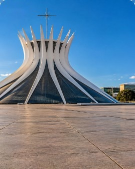 Cenário Catedral Metropolitana de Brasília para fotos de moda com IA