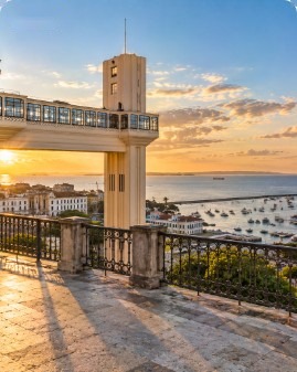 Cenário Elevador Lacerda, Salvador, para fotos de moda geradas por IA