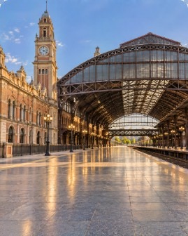 Cenário brasileiro para fotos de moda gerado por IA: Estação da Luz, São Paulo, SP