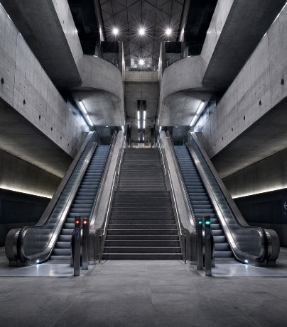 Cenário internacional para fotos de moda gerado por IA: Metrô europeu, Estação de metrô