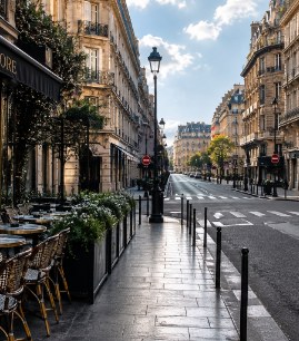 Cenário gerado por IA: rua de Paris, França