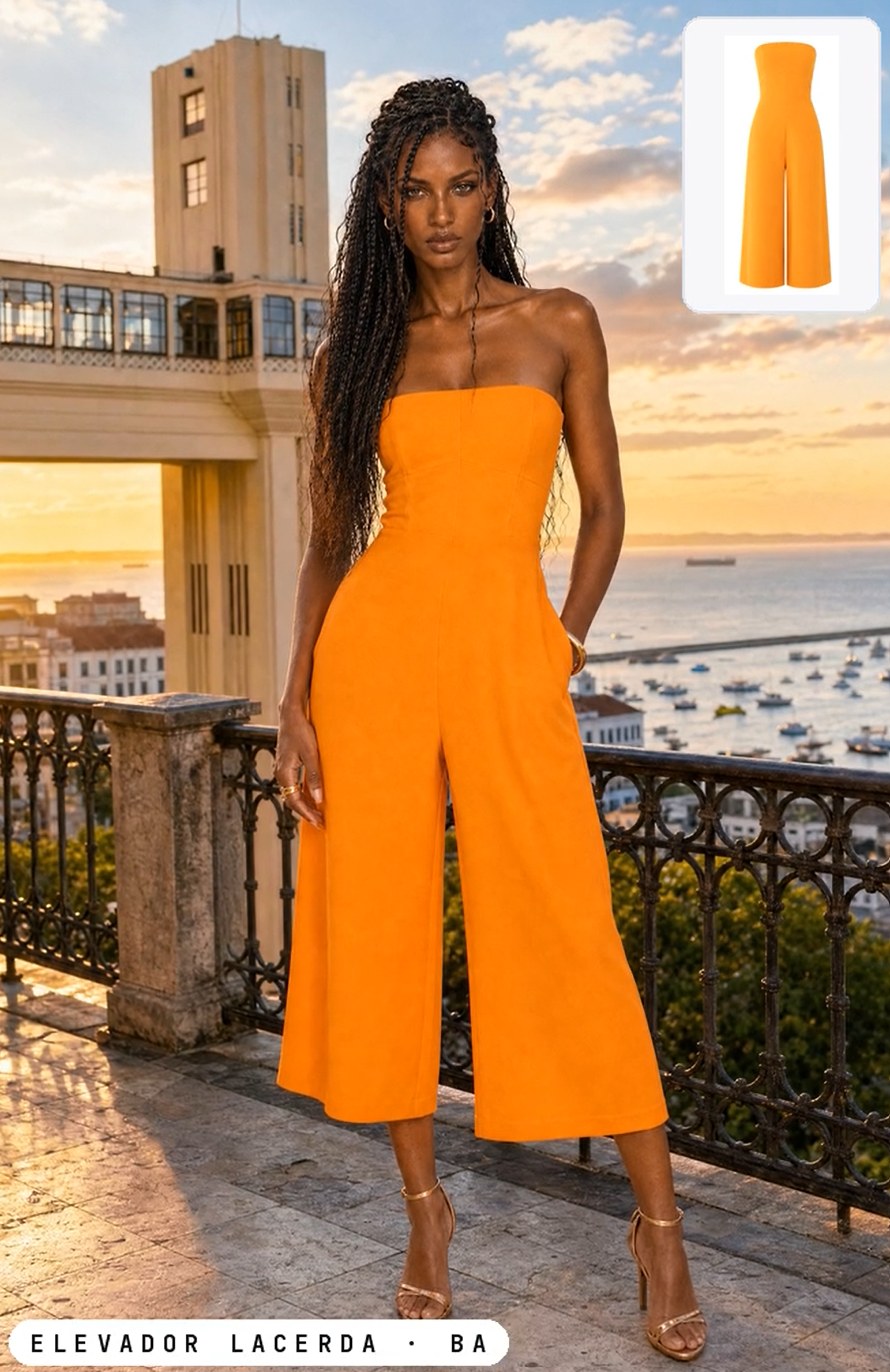 Modelo virtual com macacão pantacourt tomara-que-caia laranja no Elevador Lacerda, Salvador — foto de campanha gerada por IA pela Moddara
